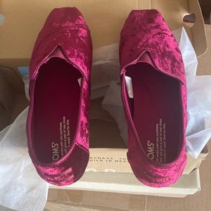 Toms size 7 1/2 black cherry velvet